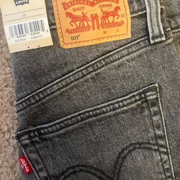 NEW Levi’s 501 Shorts - Picture 2 of 2